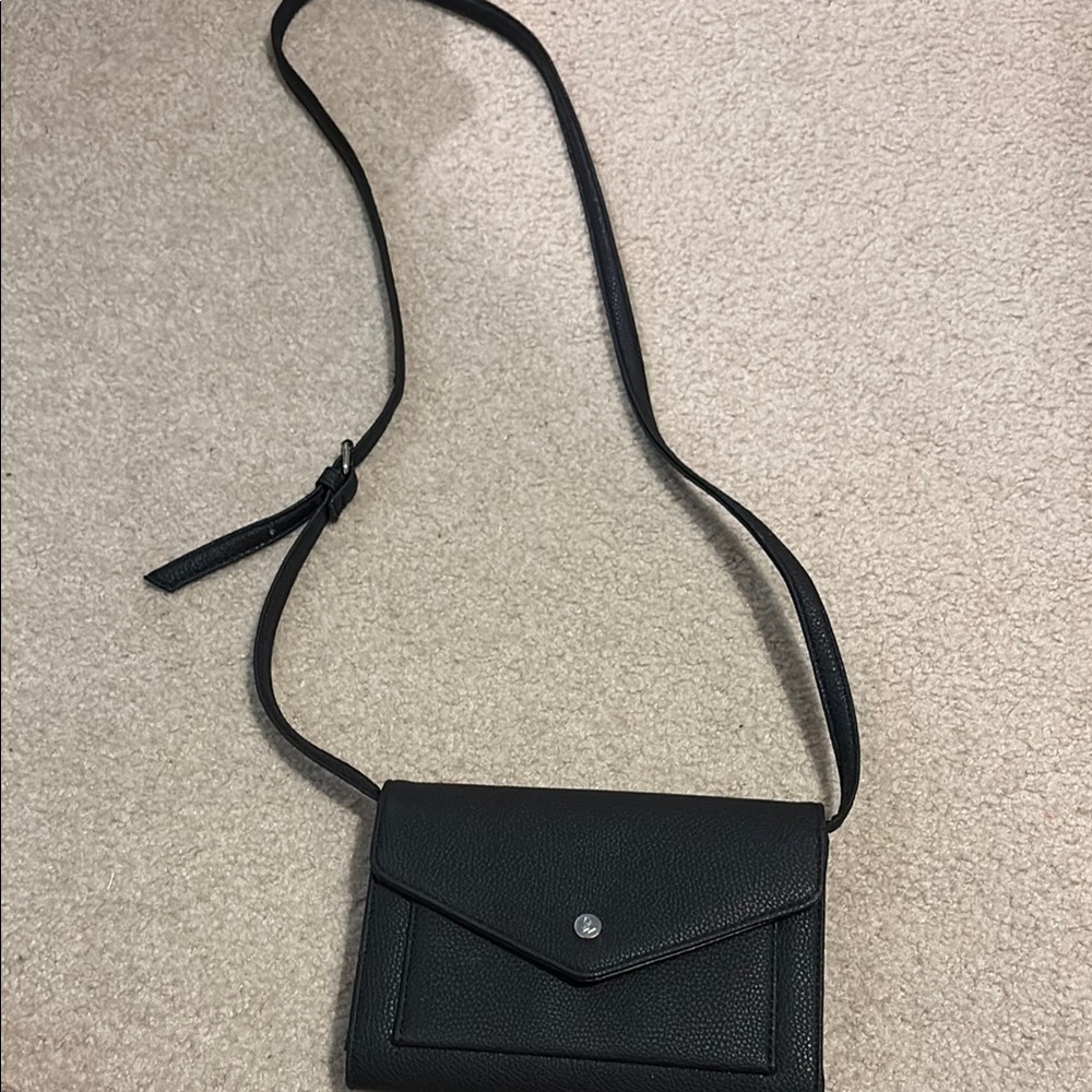 Minimalist Black Crossbody Bag with Adjustable Strap
